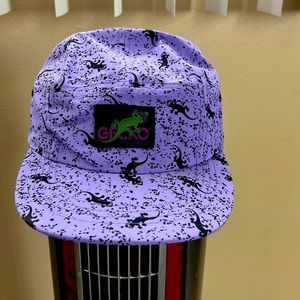 Gecko Hawaii purple 5 panel camper hat